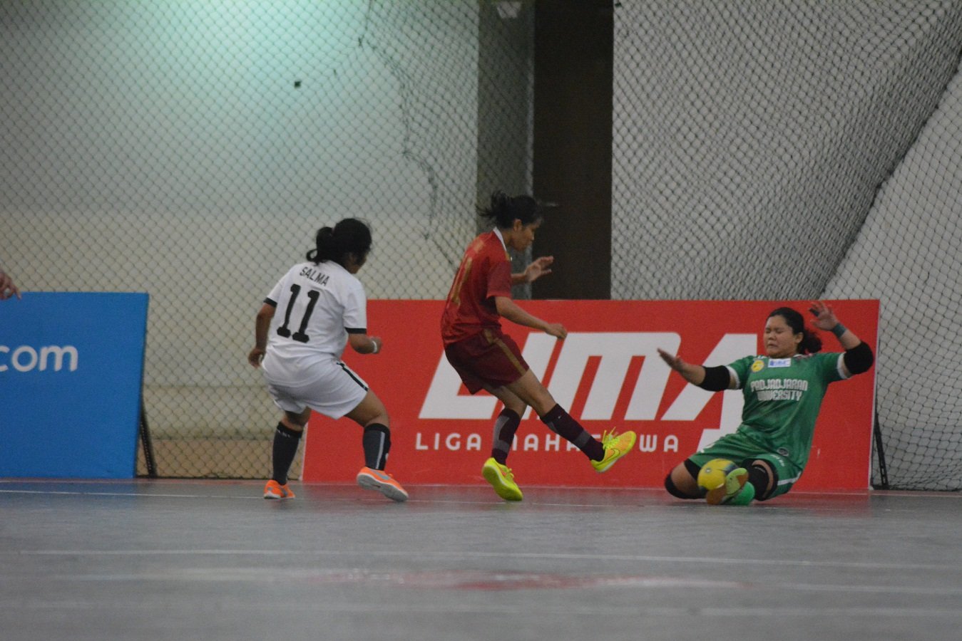 Tim Putri UNY Sukses Tekuk Unpad 3-1 Dalam Ajang LIMA Futsal Nationals 2017 Di Malang