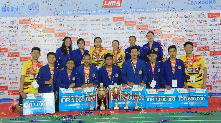 Tim Beregu Putra dan Putri Universitas Komputer Indonesia (Unikom) Bandung mengawinkan gelar Juara. (LIMA)