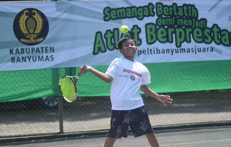 Petenis junior Nasional bersaing di turnamen tenis 'Totalindo Purwokerto Open 2018'. (net)