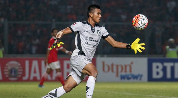 Kiper Sriwijaya FC, Teja Paku Alam, akhirnya mendapat pangglan membela Timnas U-23 jelang uji coba kontra Thailand U-23. (bola.net)