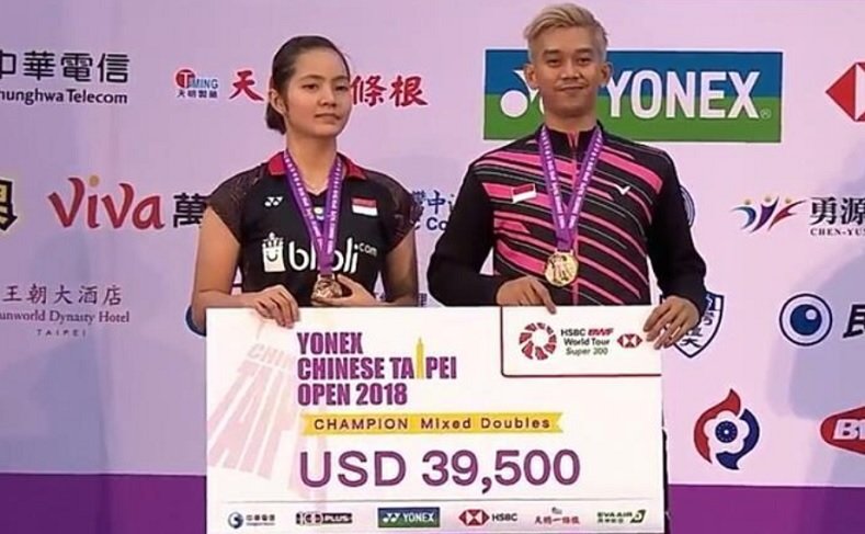 Duet ganda campuran Pelatnas PBSI Cipayung, Alfian Eko Prasetya/Marsheilla Gischa Islami, sukses merengkuh gelar di Chinese Taipei Open 2018 BWF World Tour Super 300, dan mendapat hadiah 39.500 dollar Amerika Serikat (AS) atau Rp 590 juta. (yosstory.com)