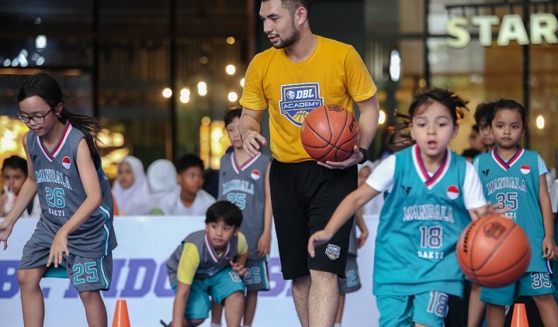Hari Kedua Mainbasket Bareng DBL Indonesia di Gandaria City Mall, Hadirkan Basketball Clinic