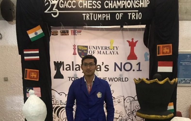 Mahasiswa IKIP Budi Utomo, Malang, Ervan Mohamad menyabet gelar juara di ajang 23rd GACC Inter-Varsity Chess Championship 2019, yang berlangsung di University of Malaya, Kuala Lumpur, Malaysia. Ia meraih 9 poin dari 9 babak yang dimainkan, dan meraih predikat pecatur tak terkalahkan. (radarmalang.id)