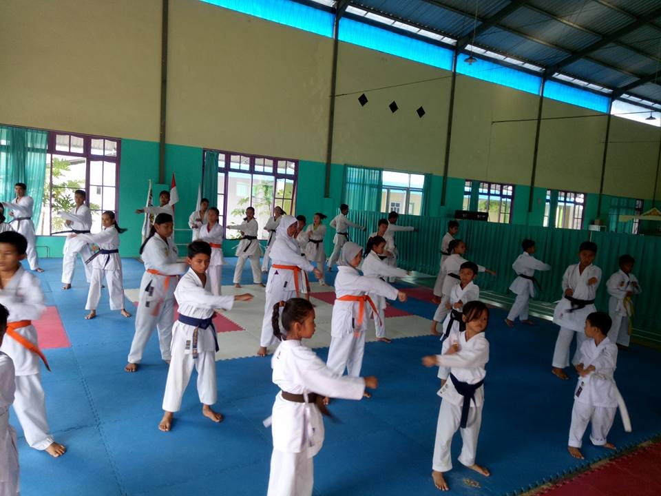 95 Karateka Junior Bersaing dalam Kejuaraan Kumite Pertama Se-Kalimantan Selatan