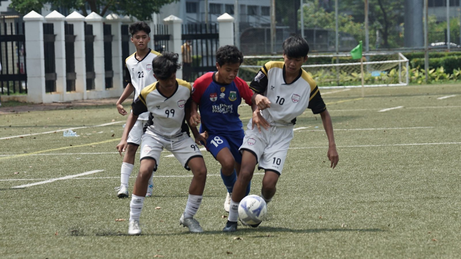 Piala Soeratin U-13. DKI Jakarta Bertemu Jawa Timur di Final