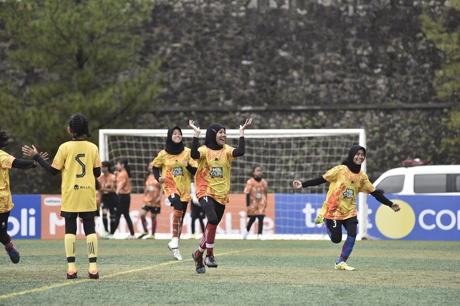 Suasana pertandingan MilkLife Soccer Challenge – Jakarta Series 1 2024.